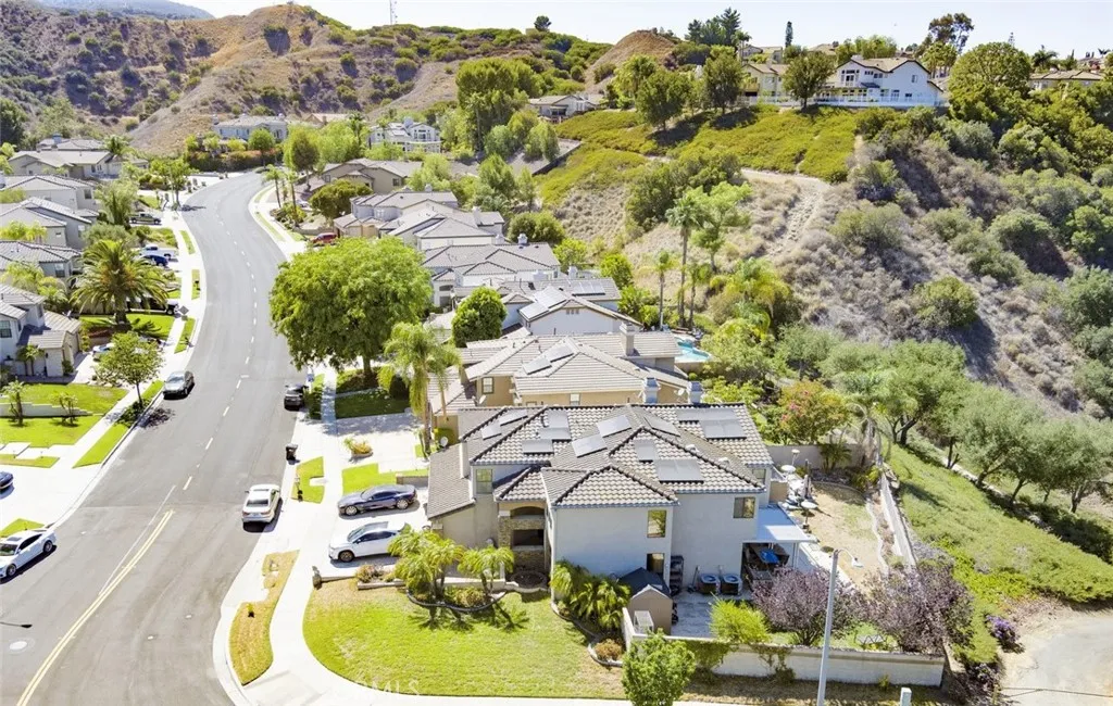 2715 Hidden Hills Way, Corona, California 92882 home-pic-3